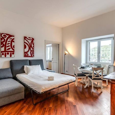 Splendid Flat On The Tiber River Rome Bagian luar foto
