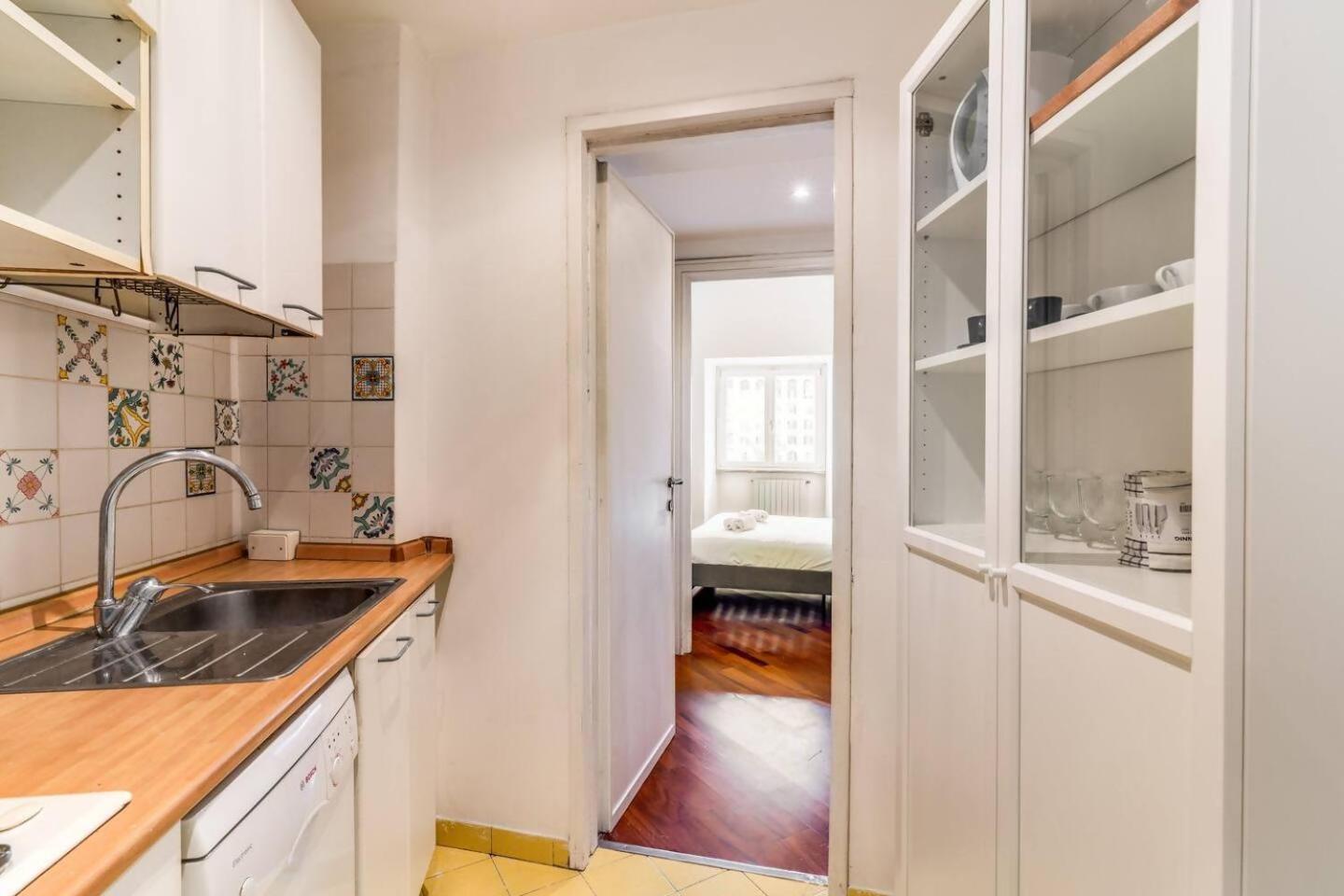 Splendid Flat On The Tiber River Rome Bagian luar foto