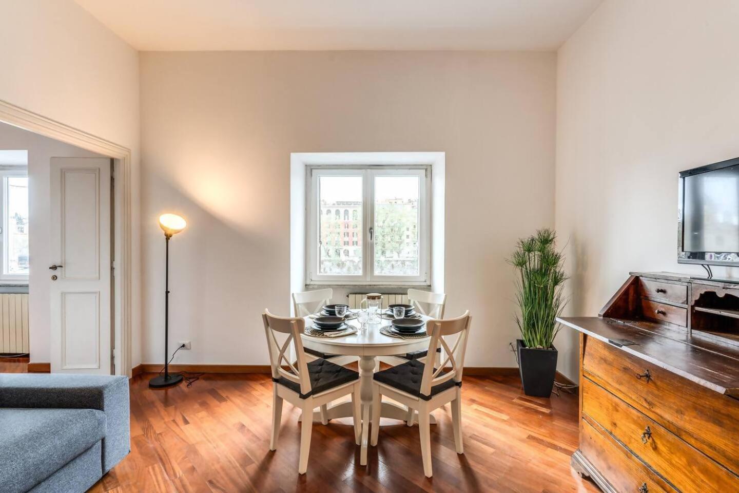Splendid Flat On The Tiber River Rome Bagian luar foto