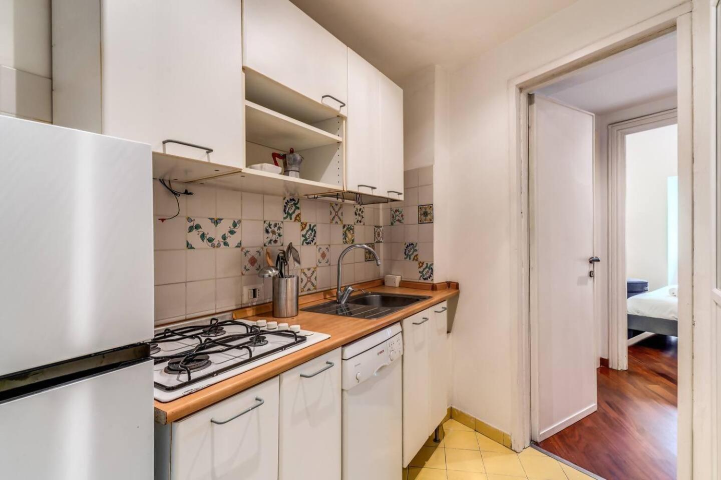 Splendid Flat On The Tiber River Rome Bagian luar foto