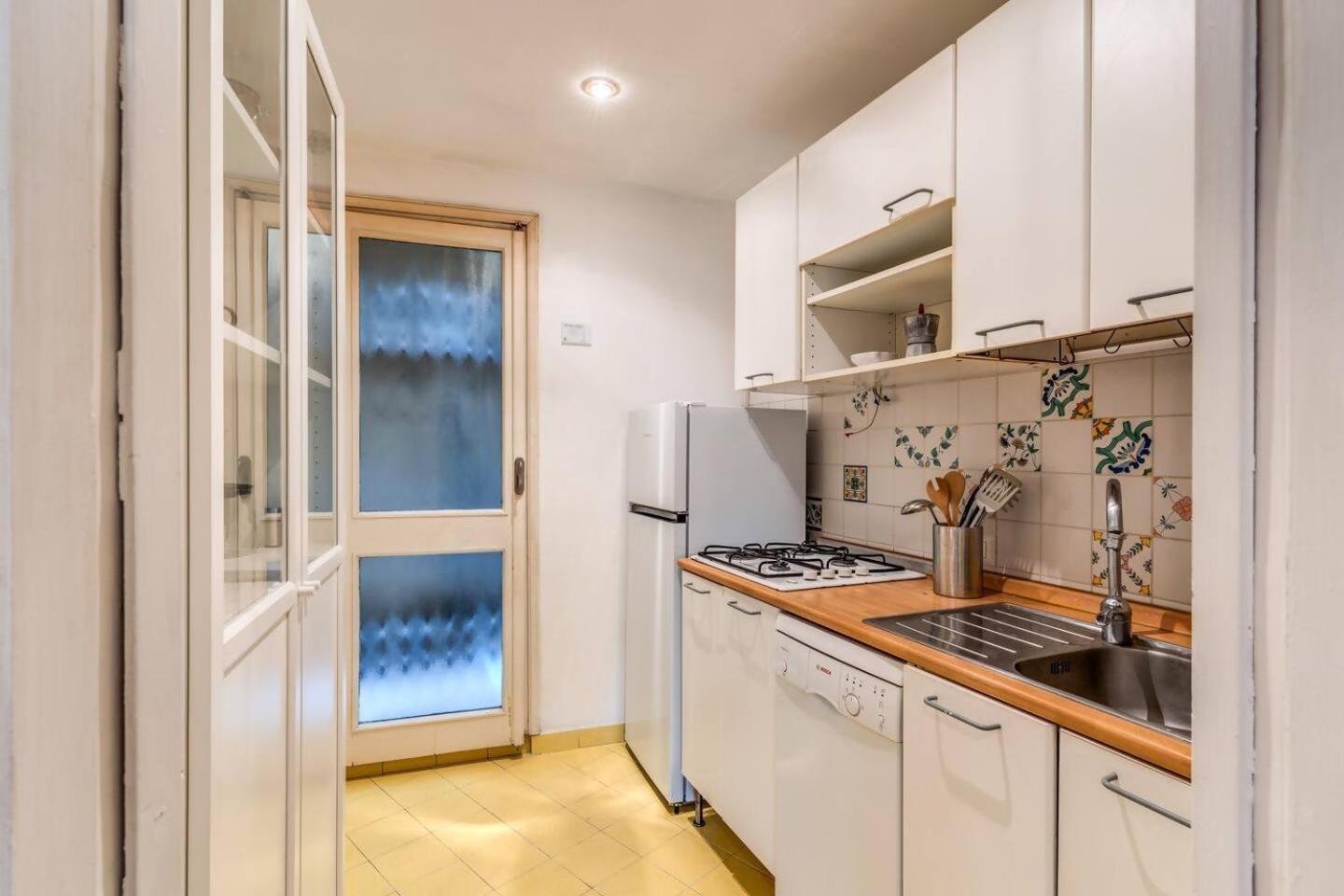 Splendid Flat On The Tiber River Rome Bagian luar foto