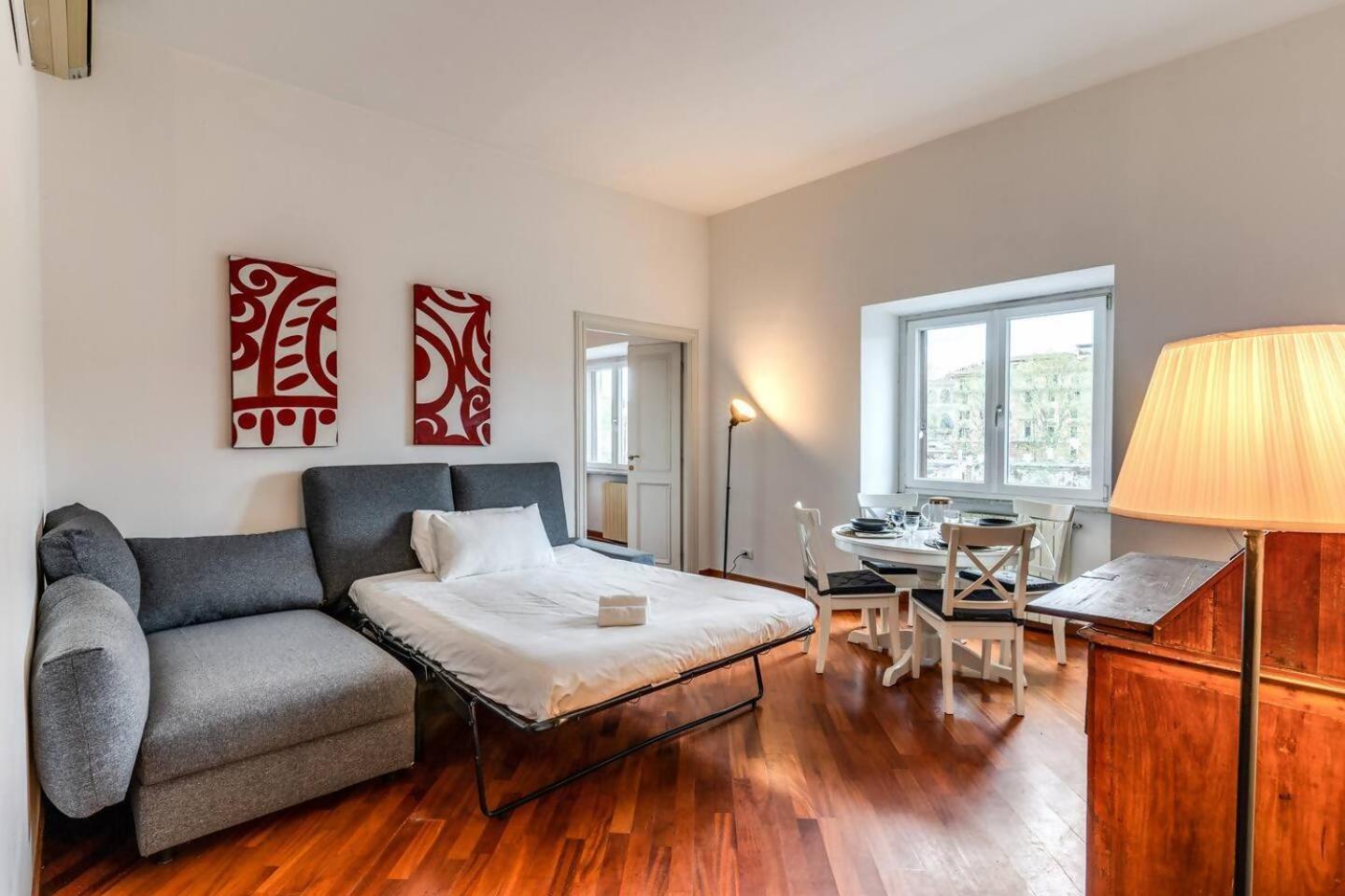 Splendid Flat On The Tiber River Rome Bagian luar foto