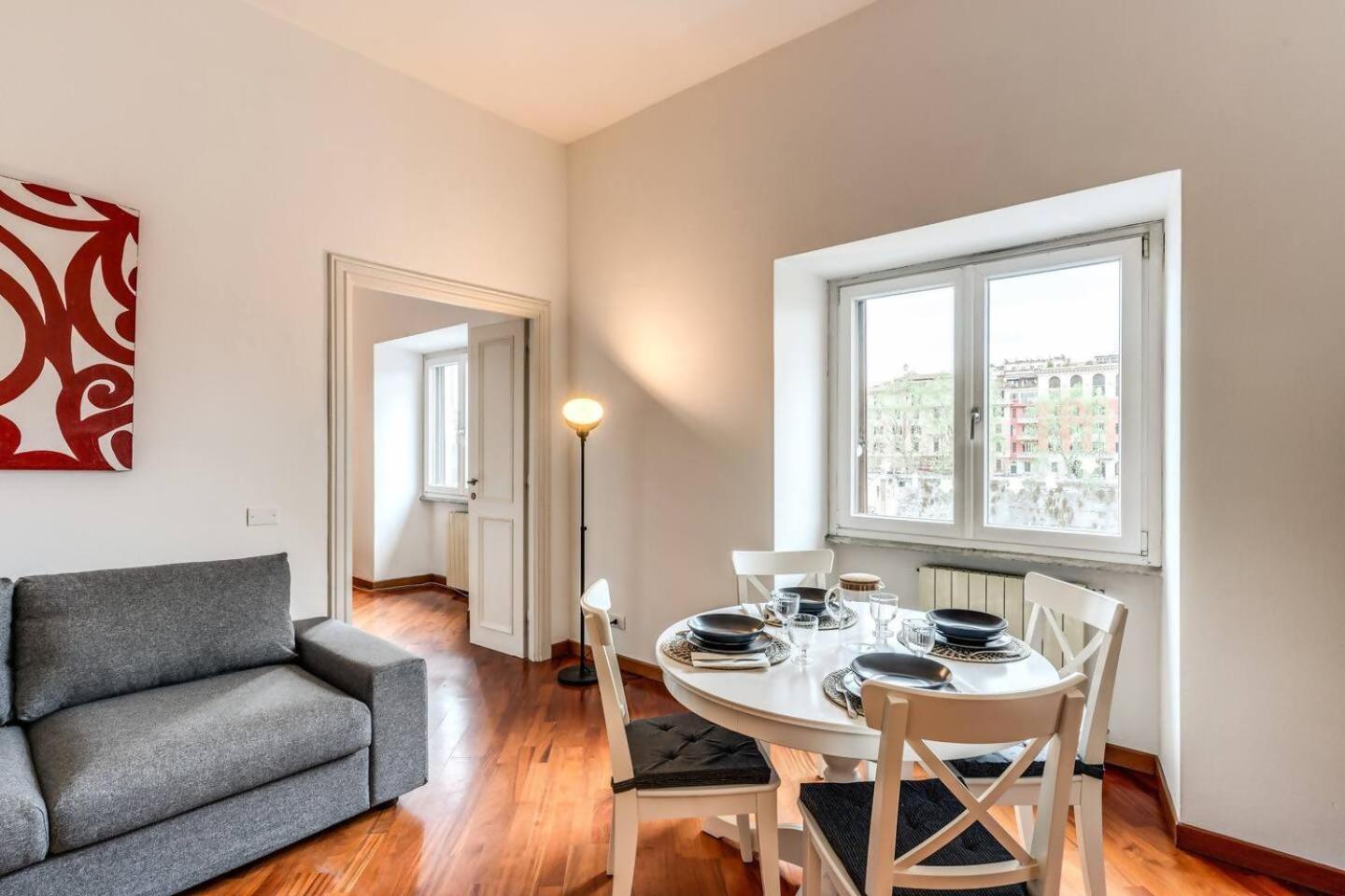 Splendid Flat On The Tiber River Rome Bagian luar foto