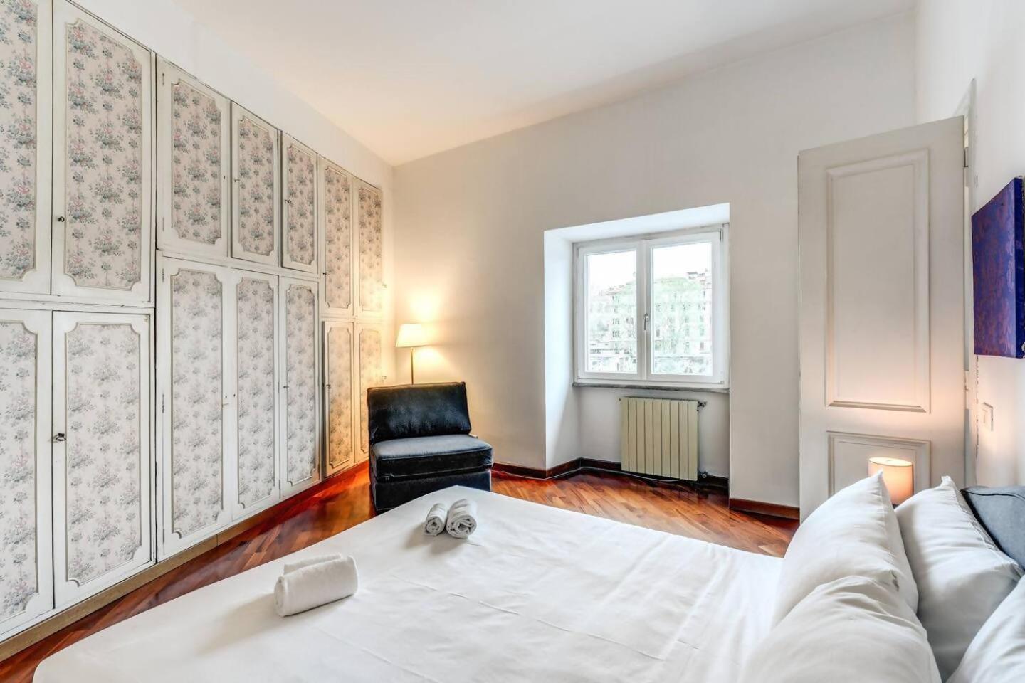 Splendid Flat On The Tiber River Rome Bagian luar foto