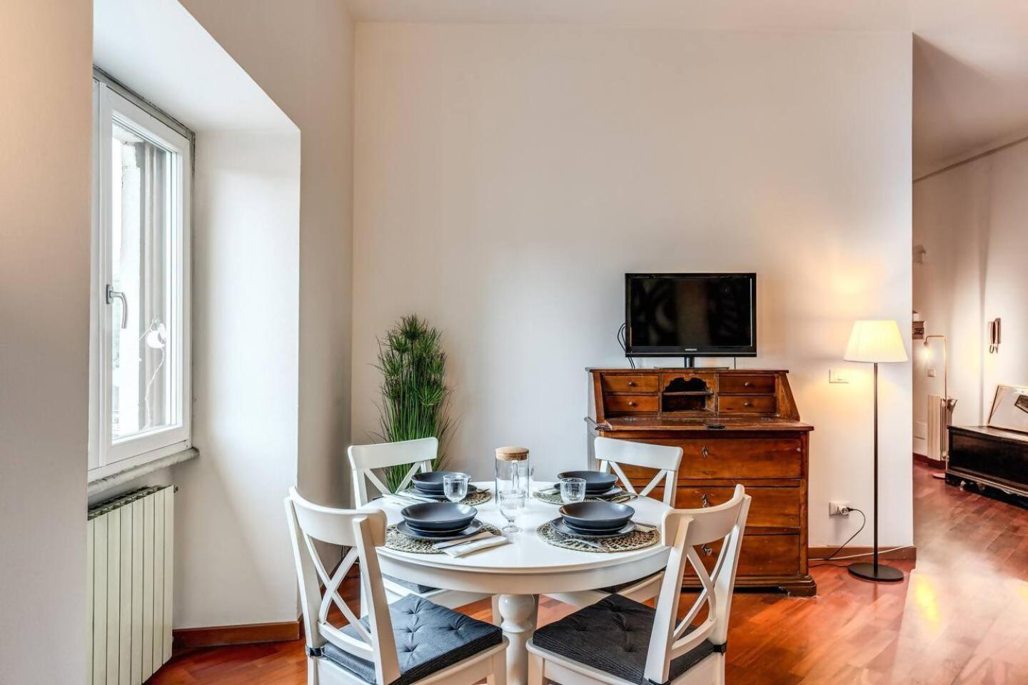 Splendid Flat On The Tiber River Rome Bagian luar foto