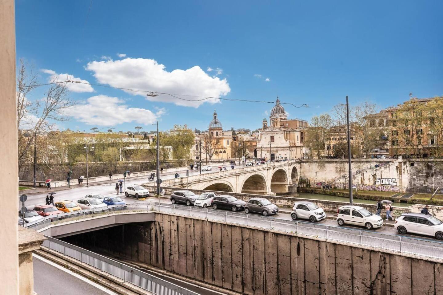 Splendid Flat On The Tiber River Rome Bagian luar foto