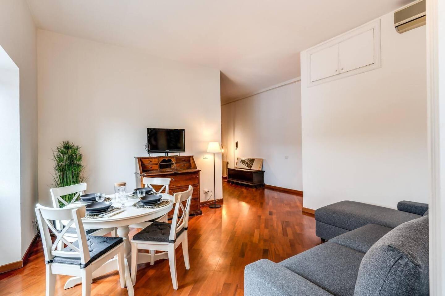 Splendid Flat On The Tiber River Rome Bagian luar foto