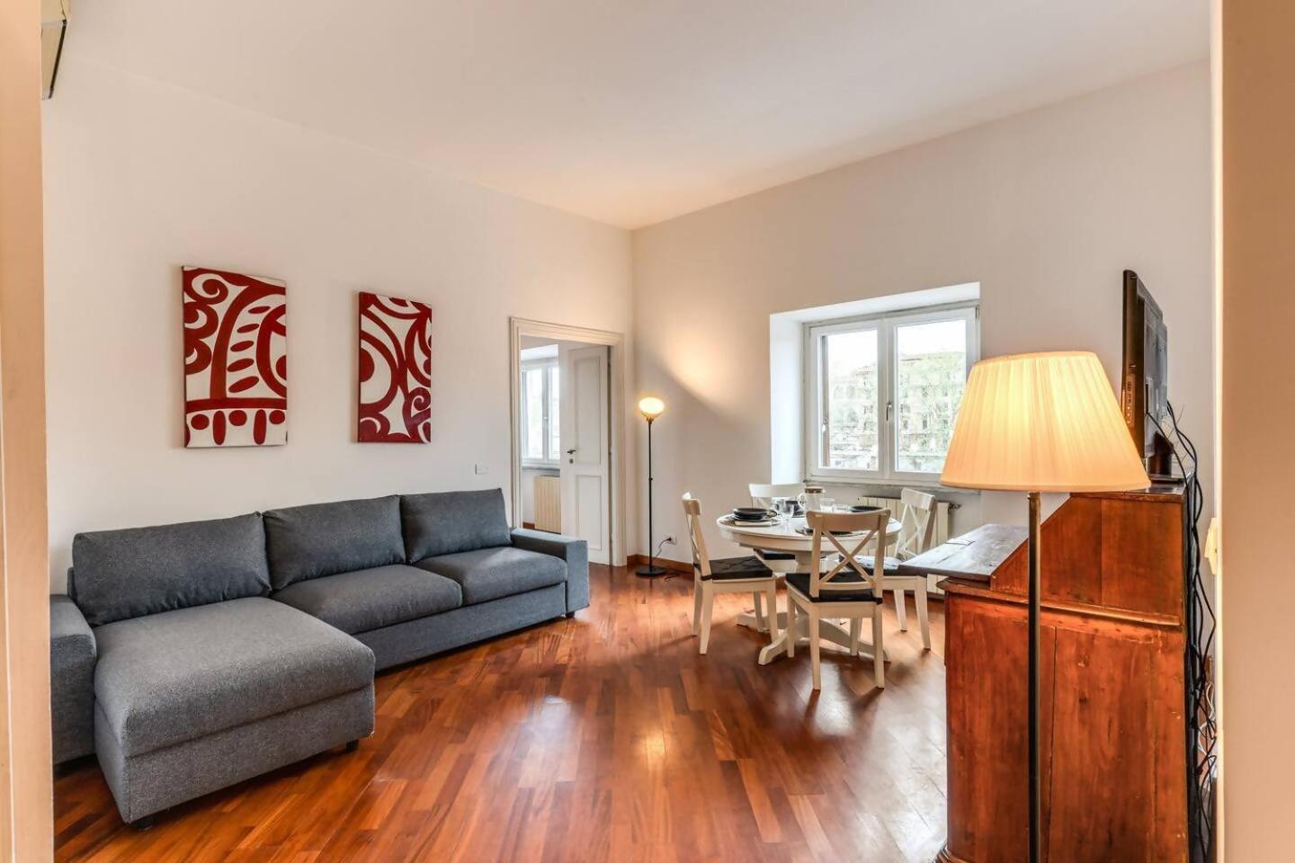 Splendid Flat On The Tiber River Rome Bagian luar foto