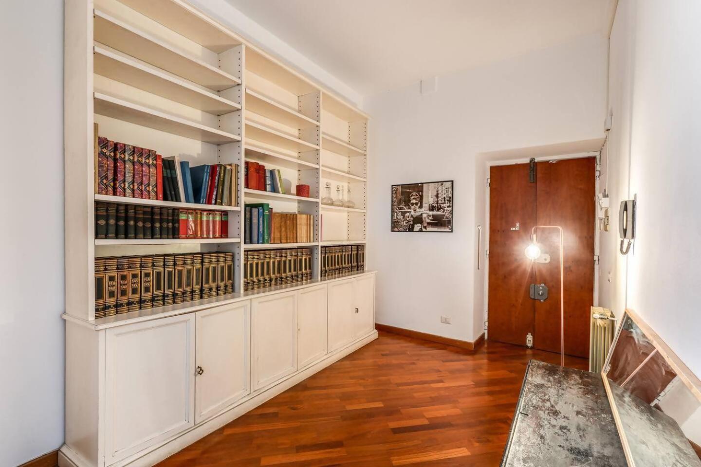 Splendid Flat On The Tiber River Rome Bagian luar foto