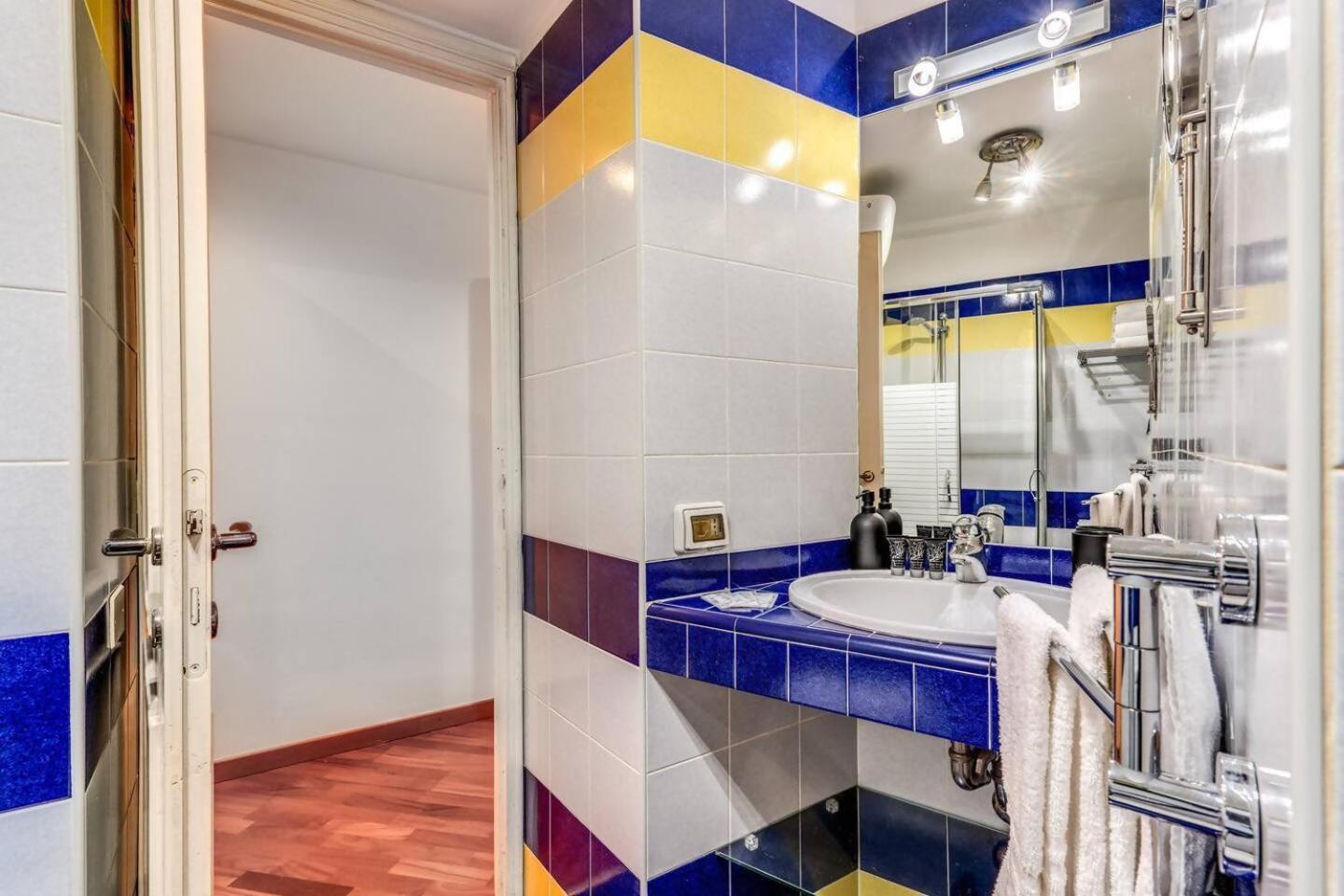 Splendid Flat On The Tiber River Rome Bagian luar foto